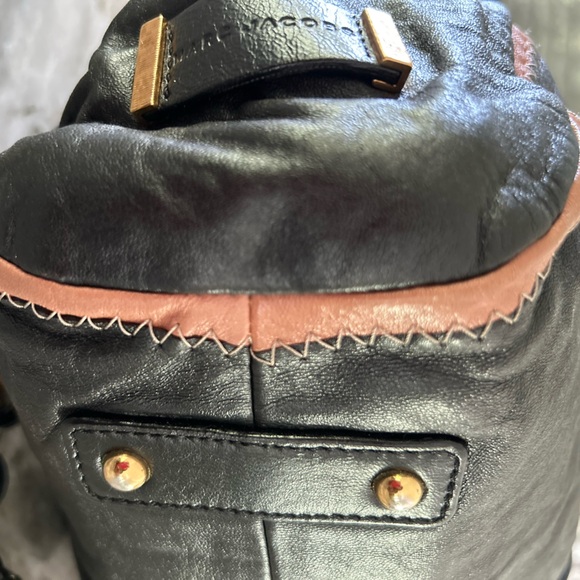 Marc Jacobs Authentic Smooth Leather Black/Tan Contrast Trim Safety Pin Bag - Picture 9 of 15